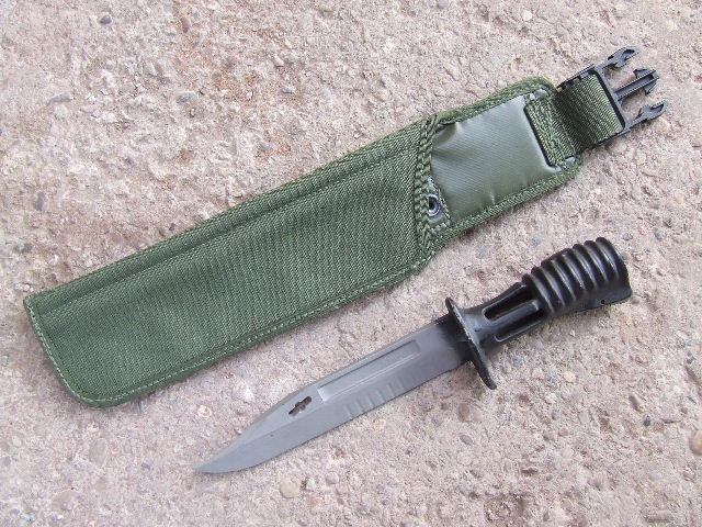 SA80 L85 銃剣 ラバー製 レプリカ イギリス 英 軍 Virtus 装備 SA80 L85 銃剣 ラバー製 レプリカ イギリス 英 軍 Virtus 装備