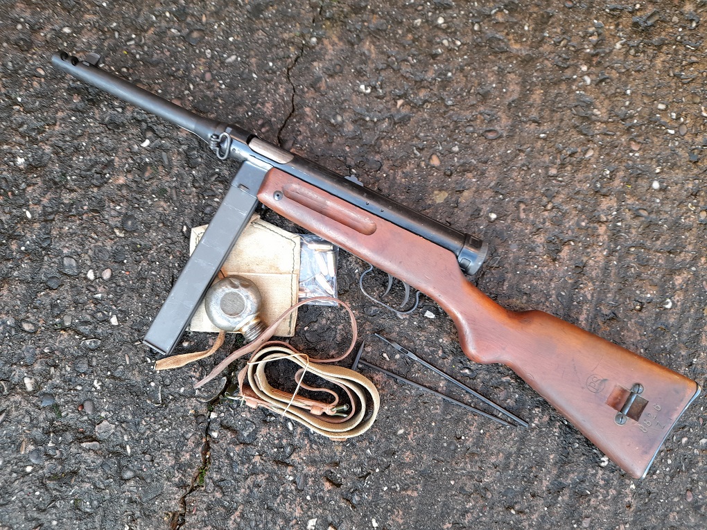 Italian Baretta 38/44 & accessories - Image 2