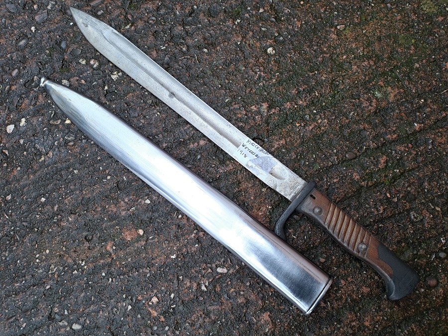 German Seitengewehr 98 "Butcher" bayonet & (repro) scabbard - Image 4