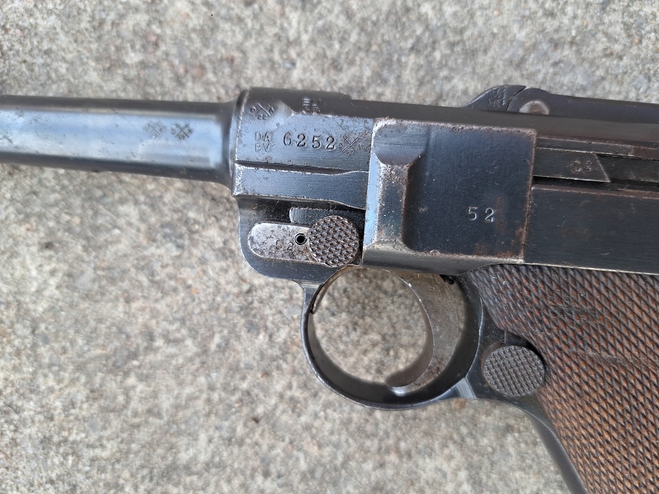 Luger - DWM mfg dated 1915 S/N 6252 - Image 2