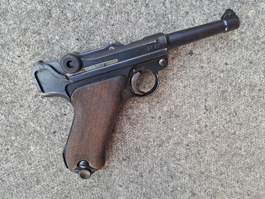 Luger - DWM mfg dated 1915 S/N 6252 - Image 3