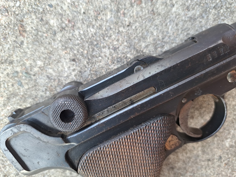 Luger - DWM mfg dated 1915 S/N 6252 - Image 4