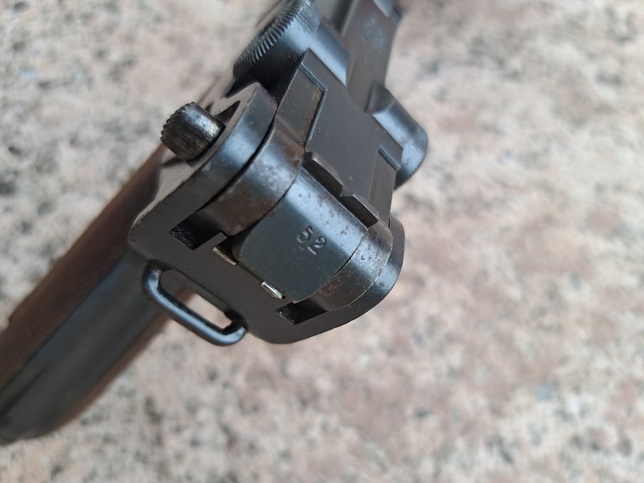 Luger - DWM mfg dated 1915 S/N 6252 - Image 5