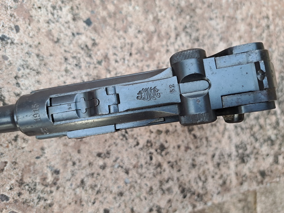 Luger - DWM mfg dated 1915 S/N 6252 - Image 6
