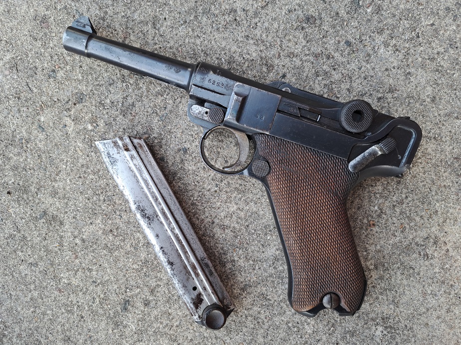 Luger - DWM mfg dated 1915 S/N 6252 - Image 8
