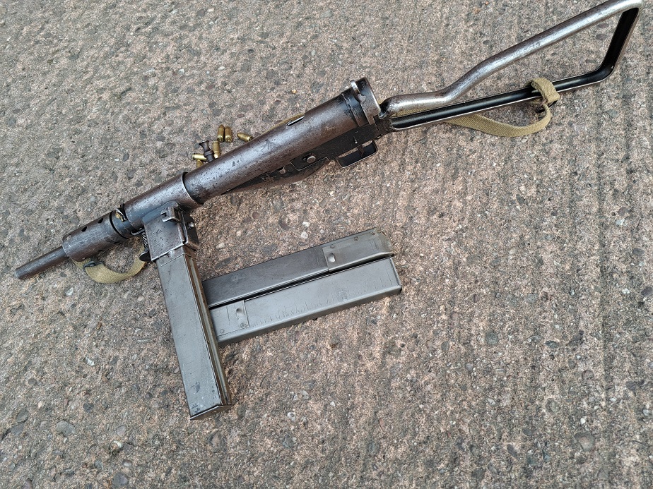 Sten MK2 smg with sling mags & inert rounds S/N 6910 - Image 3