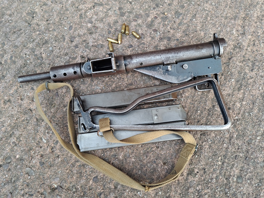 Sten MK2 smg with sling mags & inert rounds S/N 6910 - Image 4
