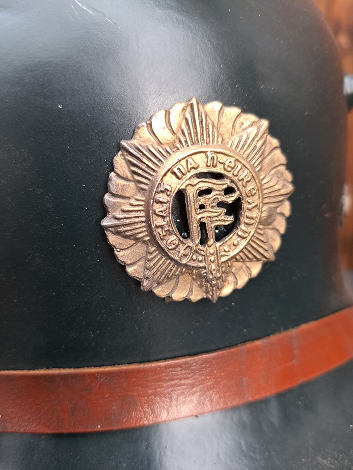 Vickers Irish Army M27 Steel Helmet - Image 7