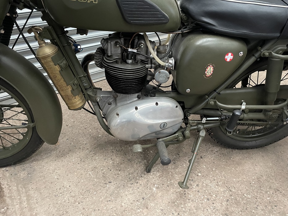 BSA B40 350cc Motorcycle - Image 3