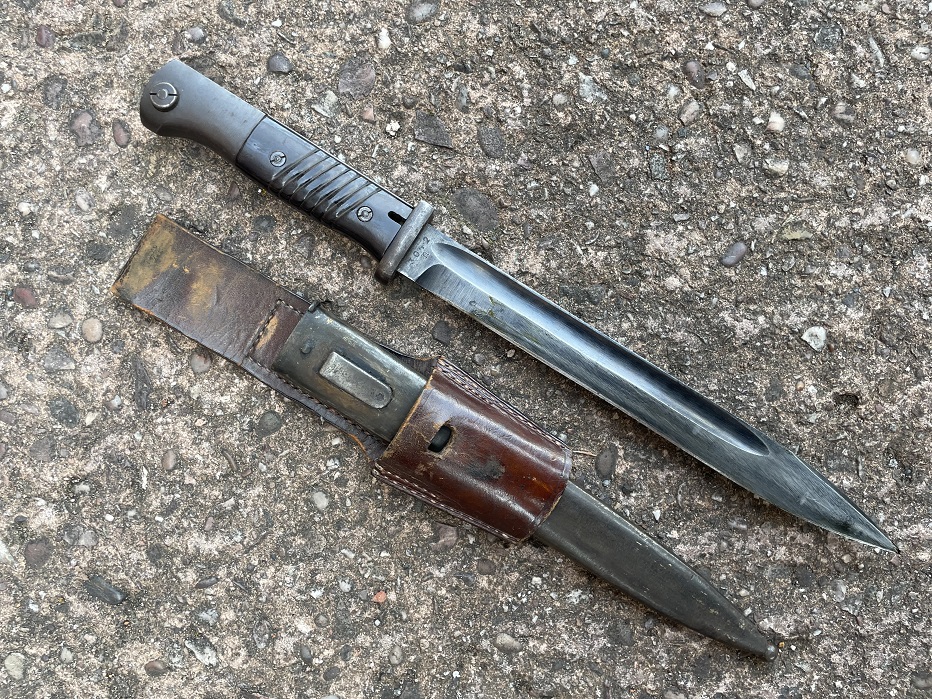 German K98 Bayonet & Scabbard with leather frog - Image 2