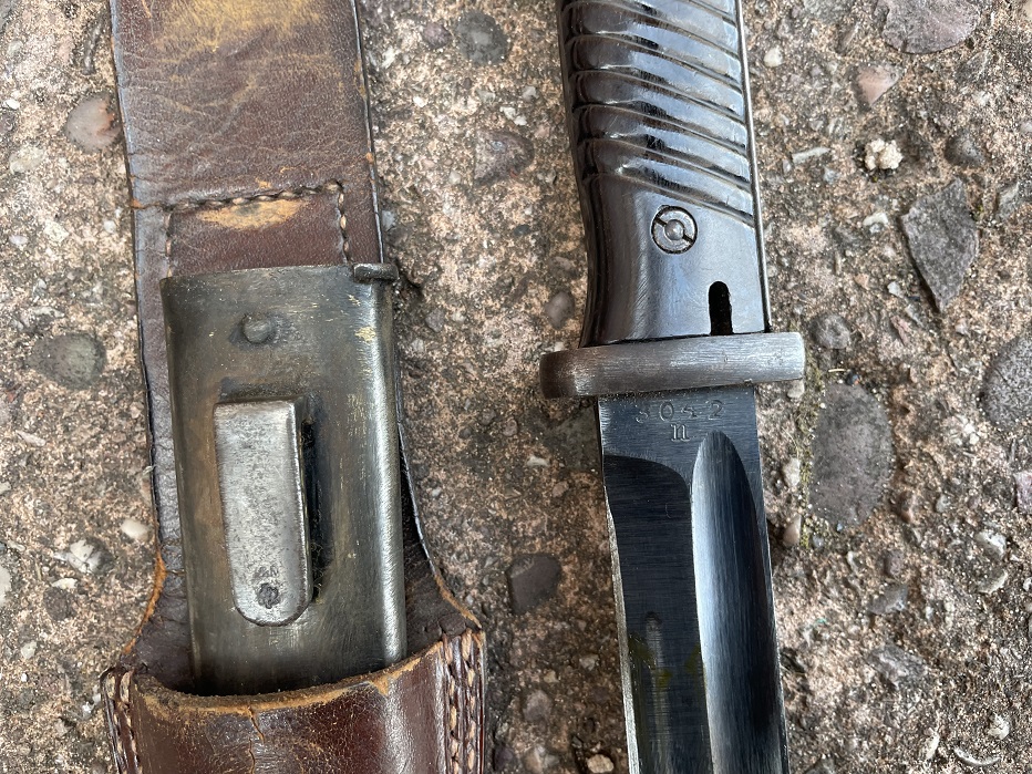 German K98 Bayonet & Scabbard with leather frog - Image 3