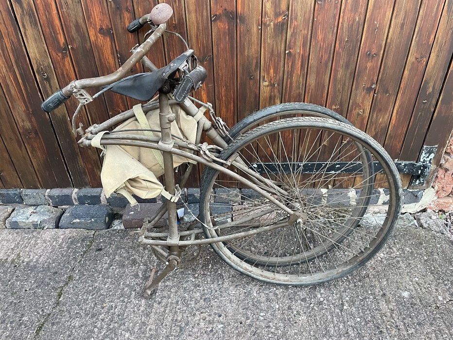 BSA Paratrooper Folding Bicycle #1 - Image 3