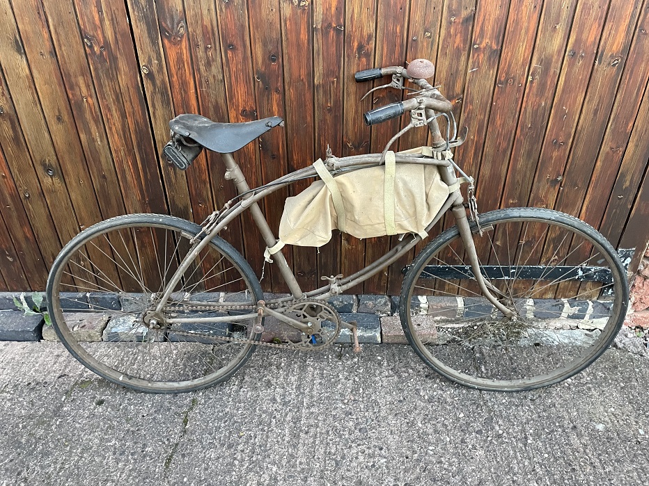 BSA Paratrooper Folding Bicycle #1 - Image 2
